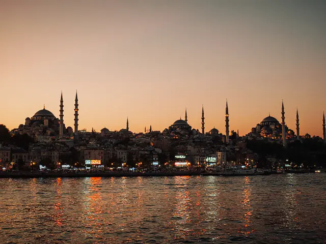 Istanbul Nightlife Guide 2025: Top Clubs, Bars & Neighborhoods for Every Partygoer