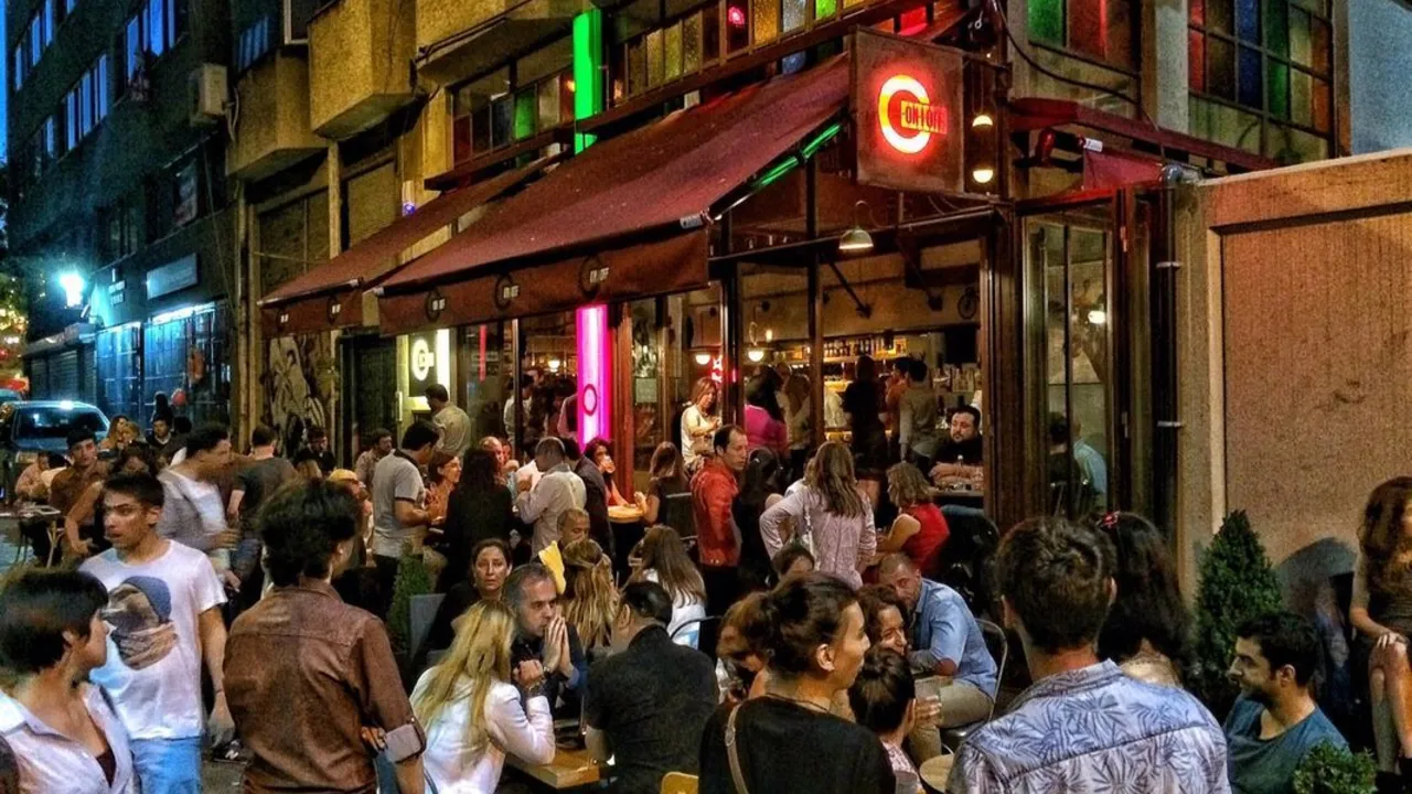 The Insider's Guide to Nightlife in Istanbul: Where to Go and What to Do